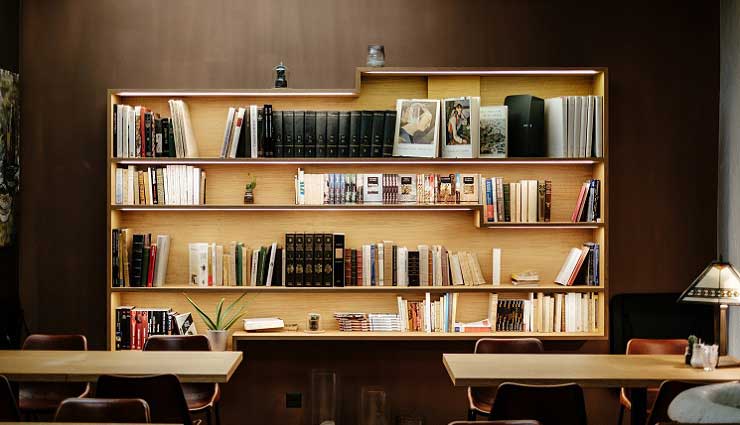 چیدمان کتاب‌ها ،۲۵ ایده خلاقانه برای چیدمان کتاب‌ها در خانه ،چیدن کتاب ها کنار یکدیگر ،نحوه چیدمان درست کتاب ها