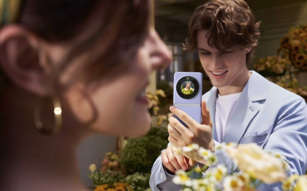 1695389728 0 گوشی تاشو Phantom V Flip با نمایشگر بیرونی دایره‌ای معرفی