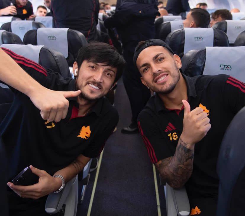 عکس| سردار آزمون با همبازی سابق امباپه در هواپیما