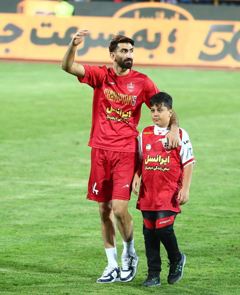 عکس‌| پسر بیرانوند سوپرجام پرسپولیس را بالا برد!