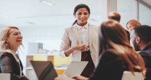 ۱۰ نکته برای بیشتر دیده شدن در محیط کار