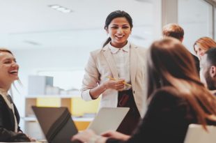 ۱۰ نکته برای بیشتر دیده شدن در محیط کار