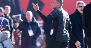 عکس| حرکت عجیب امباپه رو به تماشاگران حریف!