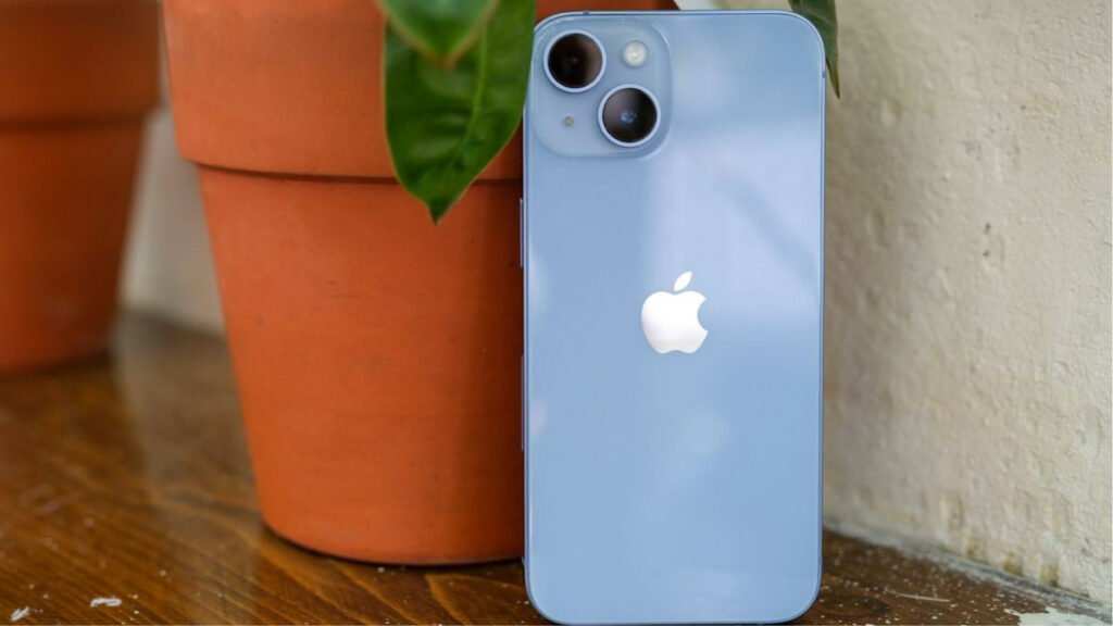 آیفون SE 4 به گمان زیادً همانند به آیفون 14 و دارای دکمه Action خواهد می بود 3 1699611969 795 آیفون SE 4 به گمان زیادً همانند به آیفون 14