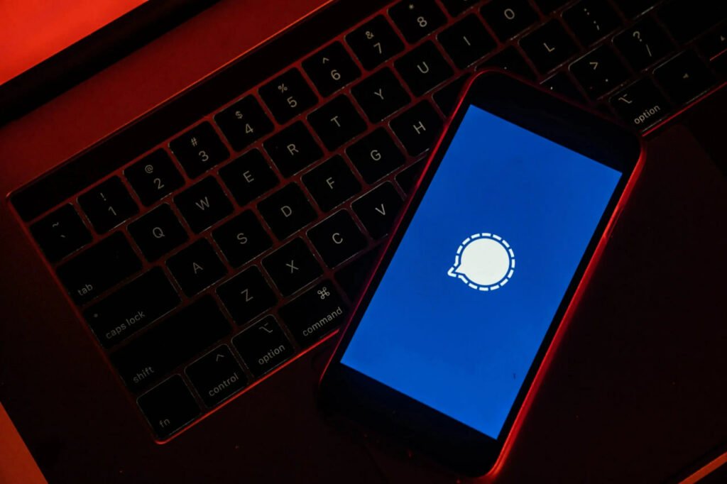 1700419222 325 مطلب‌رسان سیگنال برای اولین‌بار هزینه‌های سالانه خود را تشریح کرد