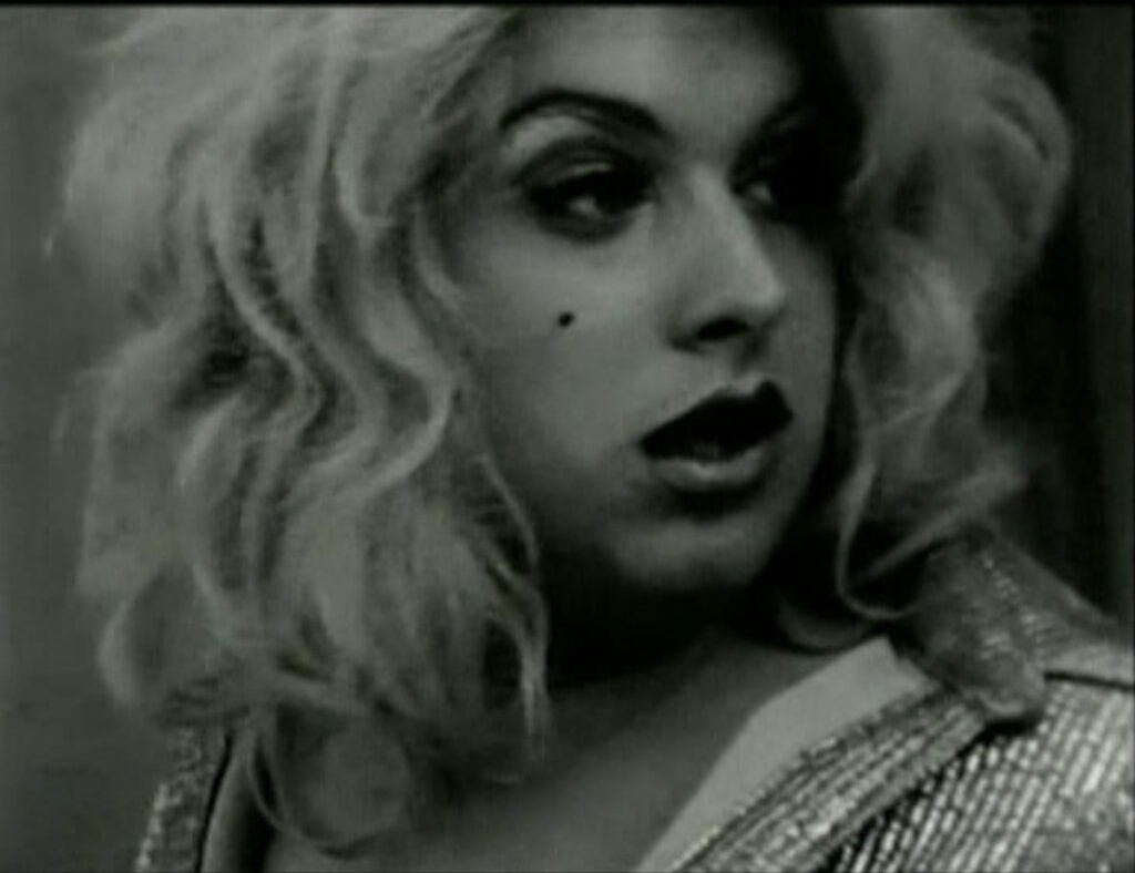 13 فیلم جنجالی که هر کدام به دلایلی ممنوع یا بایکوت شدند 37 13 فیلم جنجالی که هر کدام به دلایلی ممنوع یا بایکوت شدند