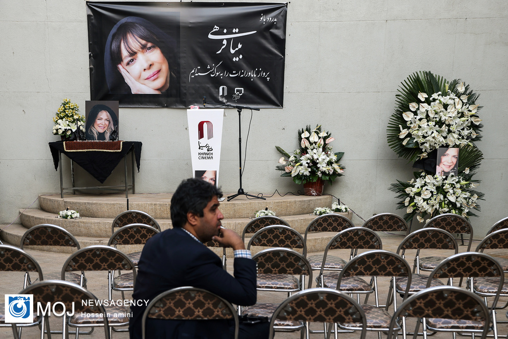 پیکر بیتا فرهی در قطعه هنرمندان آرام گرفت 8 تشییع پیکر بیتا فرهی