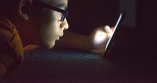 استفاده طولانی مدت کودکان از نمایشگرها