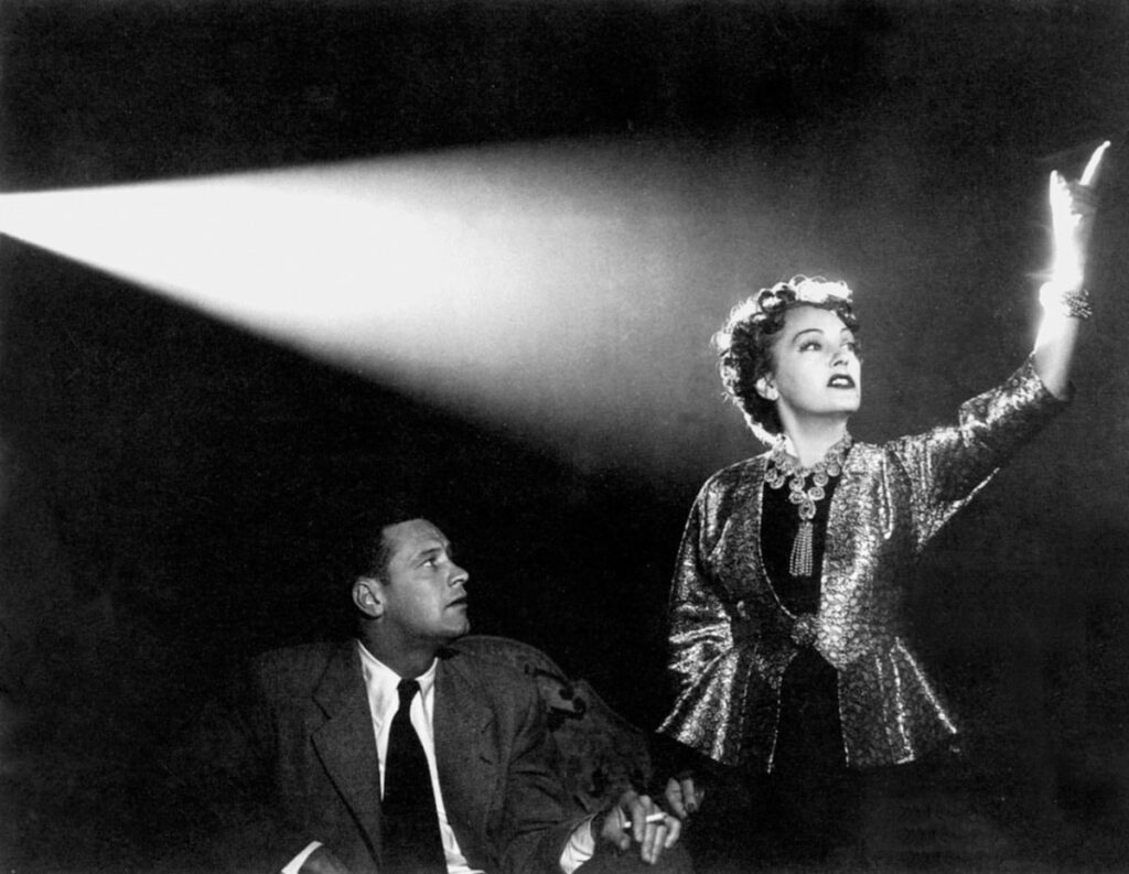 بهترین فیلم های درام و داستانی 250 Sunset Boulevard