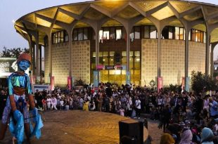 تئاترهای پاییزی آذر کدامند؟