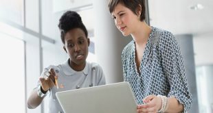 صحبت و مذاکره با رئیسمان درباره کار زیادمان