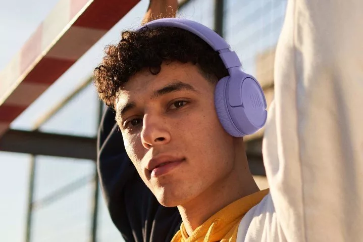 1704726491 480 JBL از هدفون‌ها، اسپیکرها و ایرباد تازه خود برای سال.webp