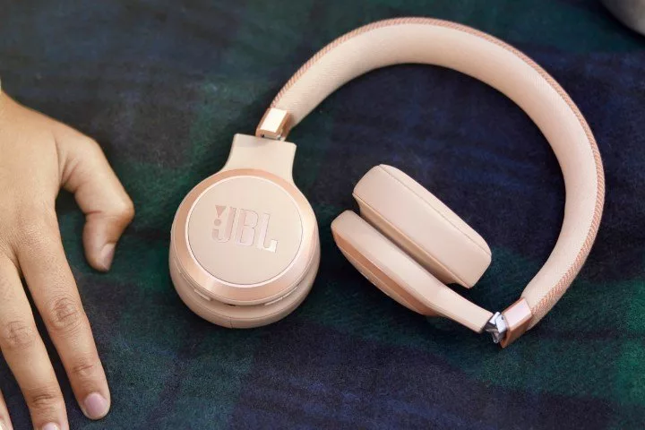 1704726491 900 JBL از هدفون‌ها، اسپیکرها و ایرباد تازه خود برای سال.webp