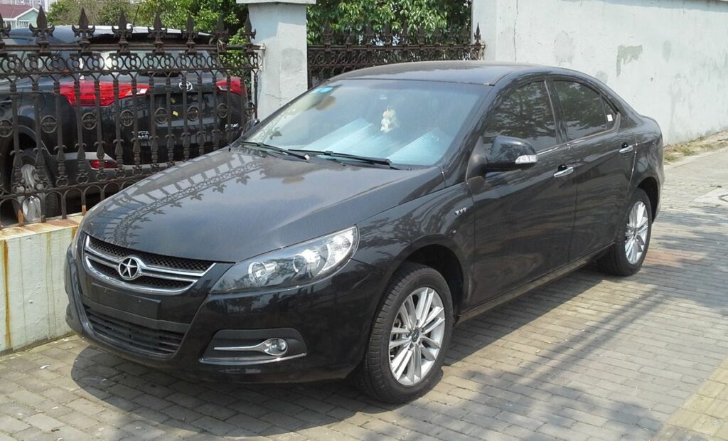 خرید خودروی چینی کارکرده با کمتر از یک میلیارد تومان بهصرفه است؟ + جدول 5 خرید خودرو چینی جک J5