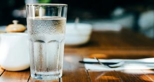 آب خوردن با چنگال آنهم ۵ لیتر+ فیلم