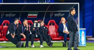 تصویری از آنالیز لحظه‌ای اتفاقات بازی روی نیمکت تیم‌ملی