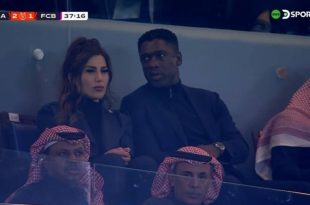 عکس‌| یک ایرانی تماشاگر ویژه ال‌کلاسیکو در عربستان