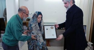 بانو سیمین‌دخت وحیدی نشان درجه یک هنری دریافت کرد