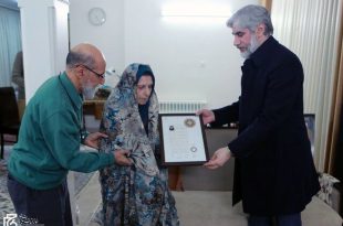 بانو سیمین‌دخت وحیدی نشان درجه یک هنری دریافت کرد