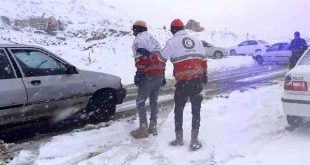 برف و کولاک محور ساوه به و بویین زهرا را مسدود کرد