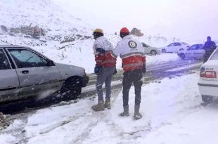 برف و کولاک محور ساوه به و بویین زهرا را مسدود کرد