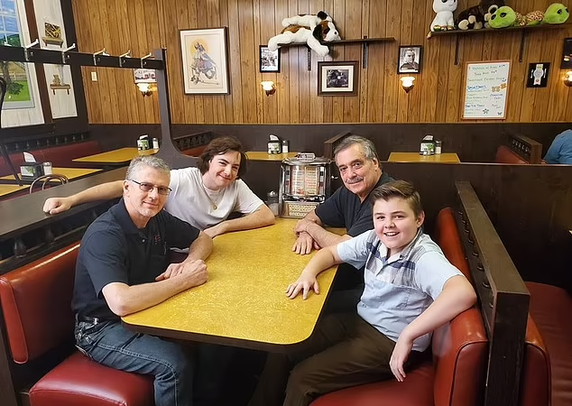 1709828651 555 فروش رستوران سکانس آخر سریال خانواده سوپرانو به قیمت 826