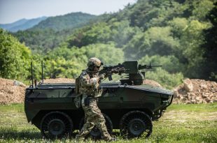 Hanhwa Arion قاطرهای رباتیک جدیدی که بار سربازان را حمل می کنند