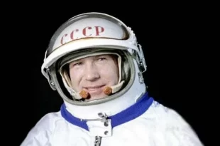 اولین راهپیمایی در فضا توسط الکسی لئونوف