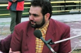 عکس| زیرخاکی از جواد خیابانی با کت زرشکی و موی مشکی!