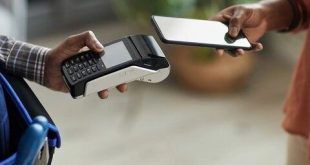 بانک مرکزی امکان پرداخت پول با موبایل به جای کارت را در پنج بانک فراهم کرد