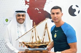 عکس| هدیه ویژه به رونالدو در عربستان