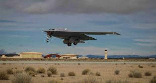 اولین تصاویر رسمی از پرواز بمب‌افکن رادارگریز B-21 آمریکا منتشر شد