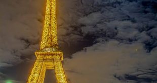 تاج قمری بر فراز پاریس