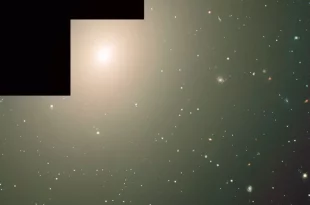 تصویری تهیه کرد که با تصویری که در تلسکوپ بسیار بزرگ (VLT) رصدخانه پارانال در شیلی گرفته‌ شده‌ بود، ترکیب شد.