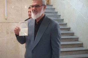 عکس| ثبت‌نام یک پرسپولیسی در انتخابات ریاست جمهوری