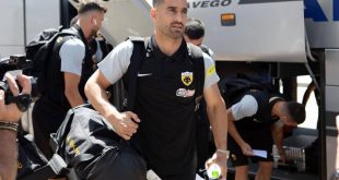 عکس | کاپیتان تیم ملی در راه هلند!