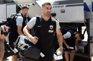 عکس | کاپیتان تیم ملی در راه هلند!