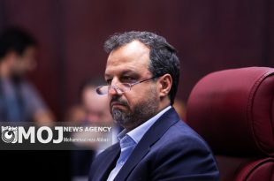 وزیر اقتصاد در انتخابات ریاست جمهوری شرکت کرد