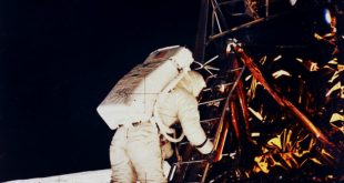 فرود بر ماه