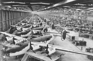 ایالات متحده در طول جنگ جهانی دوم چند هواپیما تولید کرد؟