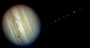 این دنباله‌دار توسط ستاره‌شناسان «کارولین شومیکر» و «دیوید لوی» در سال 1993 کشف شد. شومیکر-لوی 9 توسط مشتری گیر افتاد و در آن زمان به دور این سیاره می‌چرخید.