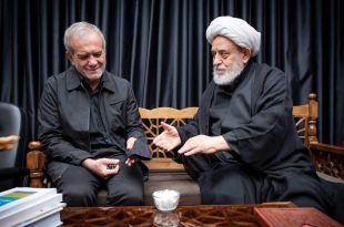 شیخ حسین انصاریان به رئیس‌جمهور منتخب هدیه داد