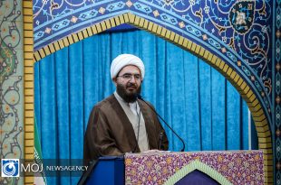 نماد شاخص‌ترین عمل عبادی در جوامع اسلامی، نماز است