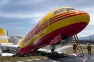 هواپیما در فرودگاه کرمان فرود سخت اما بدون آسیبی داشت