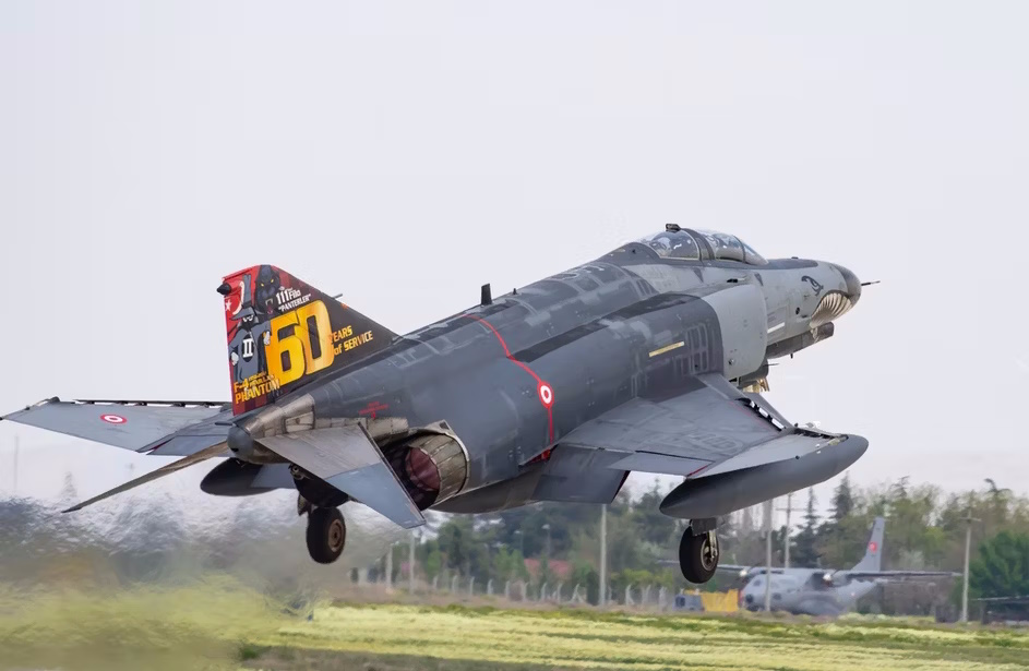 ۵ مسئله در رابطه آخرین جنگنده های اف-۴ فانتوم باقیمانده_دلچسب 16 ۵ نکته در مورد آخرین جنگنده های اف-۴ فانتوم باقیمانده