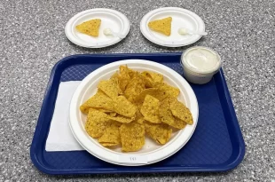 میان وعده مصرفی شرکت کنندگان