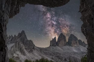 سه قله لاواردو که در رشته‌کوه‌های دولومیت قرار دارند، همواره مکانی محبوب برای ستاره‌شناسان فعلی و باستانی ساخته‌اند.