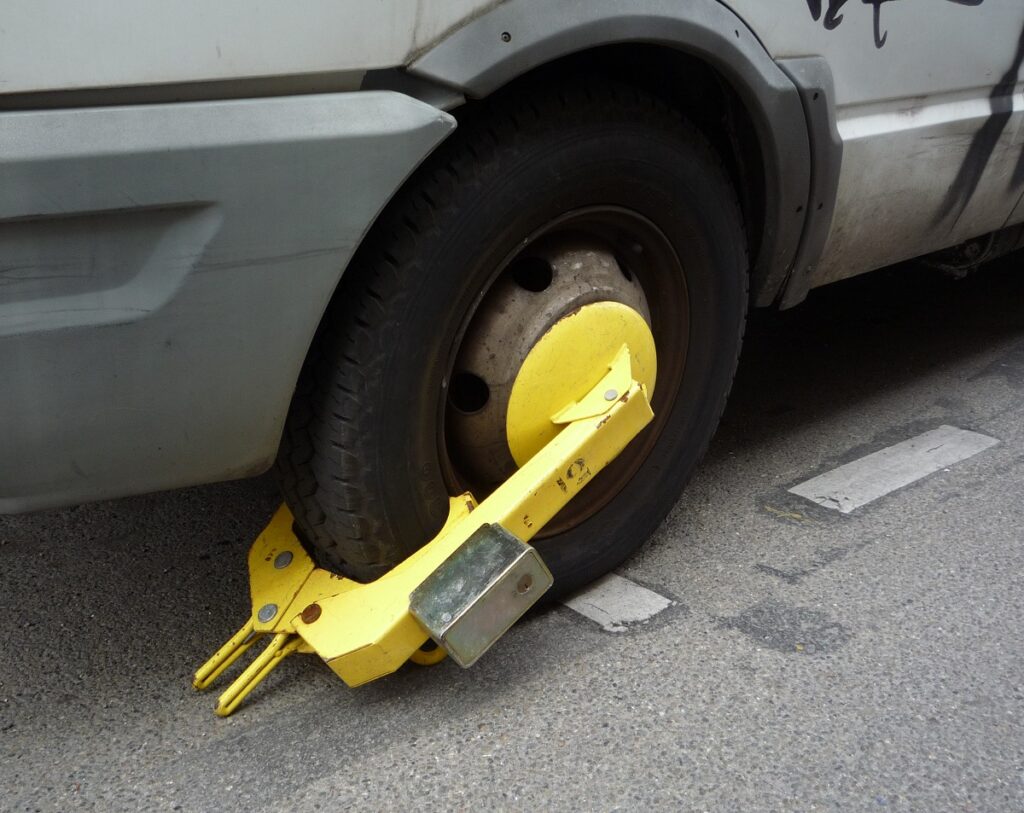 سریع ترین راه توقیف خودرو_دلچسب 6 قفل چرخ