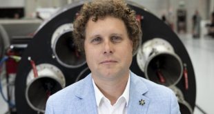پیتر بک مدیرعامل Rocket Lab