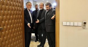 عباس صالحی سکان وزارت فرهنگ و ارشاد اسلامی را از اسماعیلی تحویل گرفت